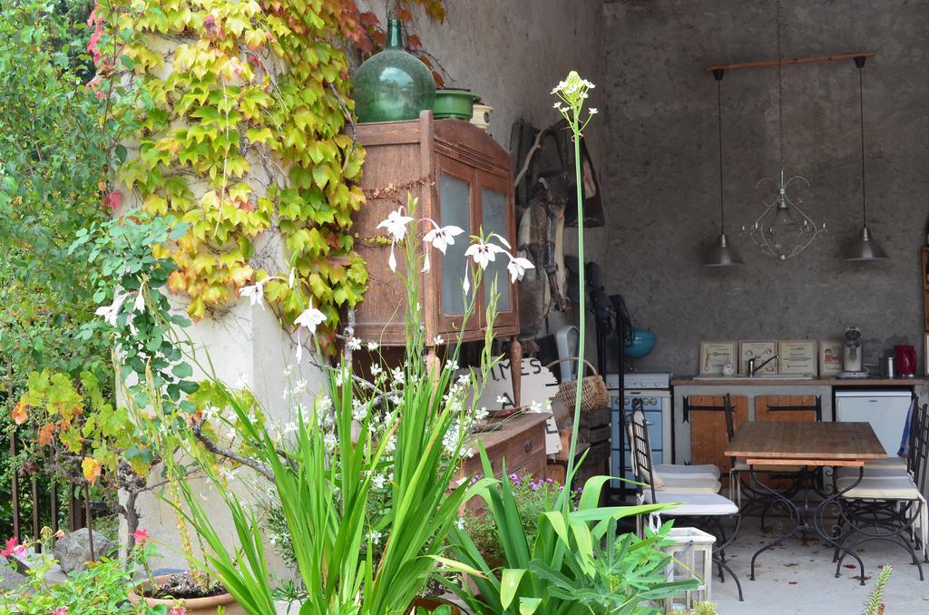 Hameau D'hotes La Roseraie-drome Bed and breakfast Condorcet